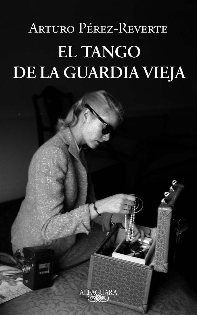 EL TANGO DE LA GUARDIA VIEJA | 9788420413099 | PÉREZ-REVERTE, ARTURO | Llibreria Ombra | Llibreria online de Rubí, Barcelona | Comprar llibres en català i castellà online