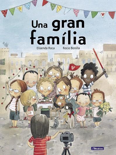 UNA GRAN FAMÍLIA (CATALÀ) | 9788448852559 | ROCA, ELISENDA/BONILLA, ROCIO | Llibreria Ombra | Llibreria online de Rubí, Barcelona | Comprar llibres en català i castellà online