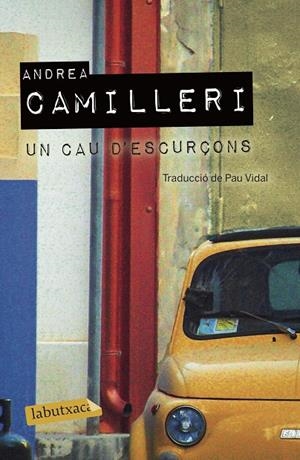 UN CAU D'ESCURÇONS | 9788417420314 | CAMILLERI, ANDREA | Llibreria Ombra | Llibreria online de Rubí, Barcelona | Comprar llibres en català i castellà online
